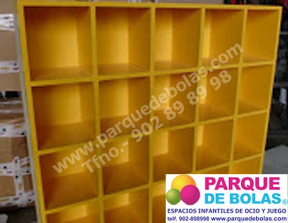 Mueble zapatero recepción 20 casillas. Medidas 120x25x105 cm.