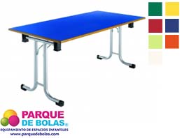 Mesa plegable infantil. Medidas 120x60x60 cm.