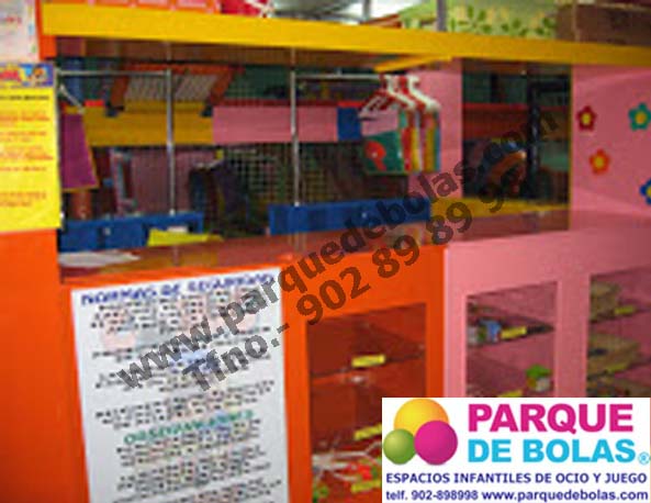Mueble de recepción para parques de bolas. Medidas 300x200x105 cm.