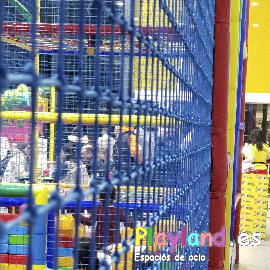 Redes para parques de bolas en AZUL